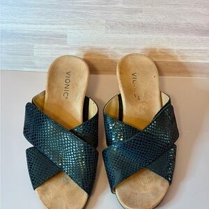 Vionic Women's Black Textured Slide Sandals